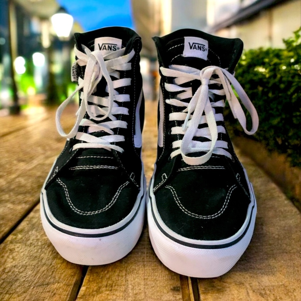 Women’s Vans Black & White Sk8-Hi Top Sneaker Shoes Size 9 🔥 Comfy Cush